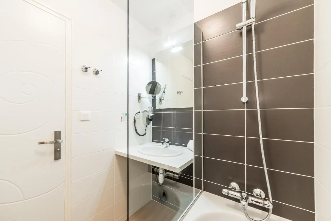 The Originals Boutique, Hotel Les Quatre Salines, Le Mont Saint-Michel Sud Roz-sur-Couesnon